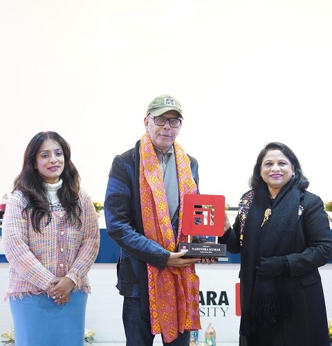 Narendra Kumar, Creative Shape Shifter being felicitated by Hon'ble Dr Madhu Chitkara Pro-Chancellor Chitkara University