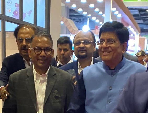 Padam Shri Dr. Rajinder Gupta, Chairman of Trident Group alongwith Sh. Piyush Goyal Hon'ble Union Minister of Commerce & Industry, CAFPD and Textiles at Bharat Tex 2024