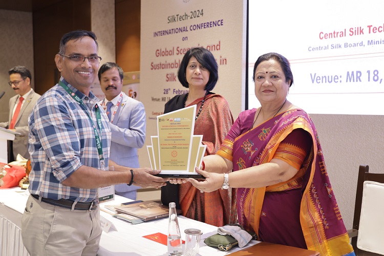 Devi Ramana Reddy, ISCM head at Taneira, accepting recognition for the commercialization of 'Computerized Zari Testing', a non-destructive zari testing protocol at Bharat Tex-2024, New Delhi