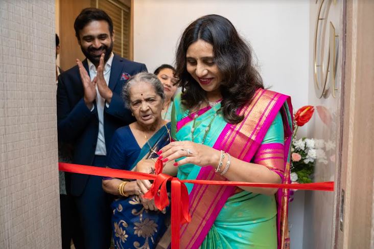 Sagar Muslunkar, Director, V. M. Muslunkar & Sons, inugurated Arhah with mother and grandmother
