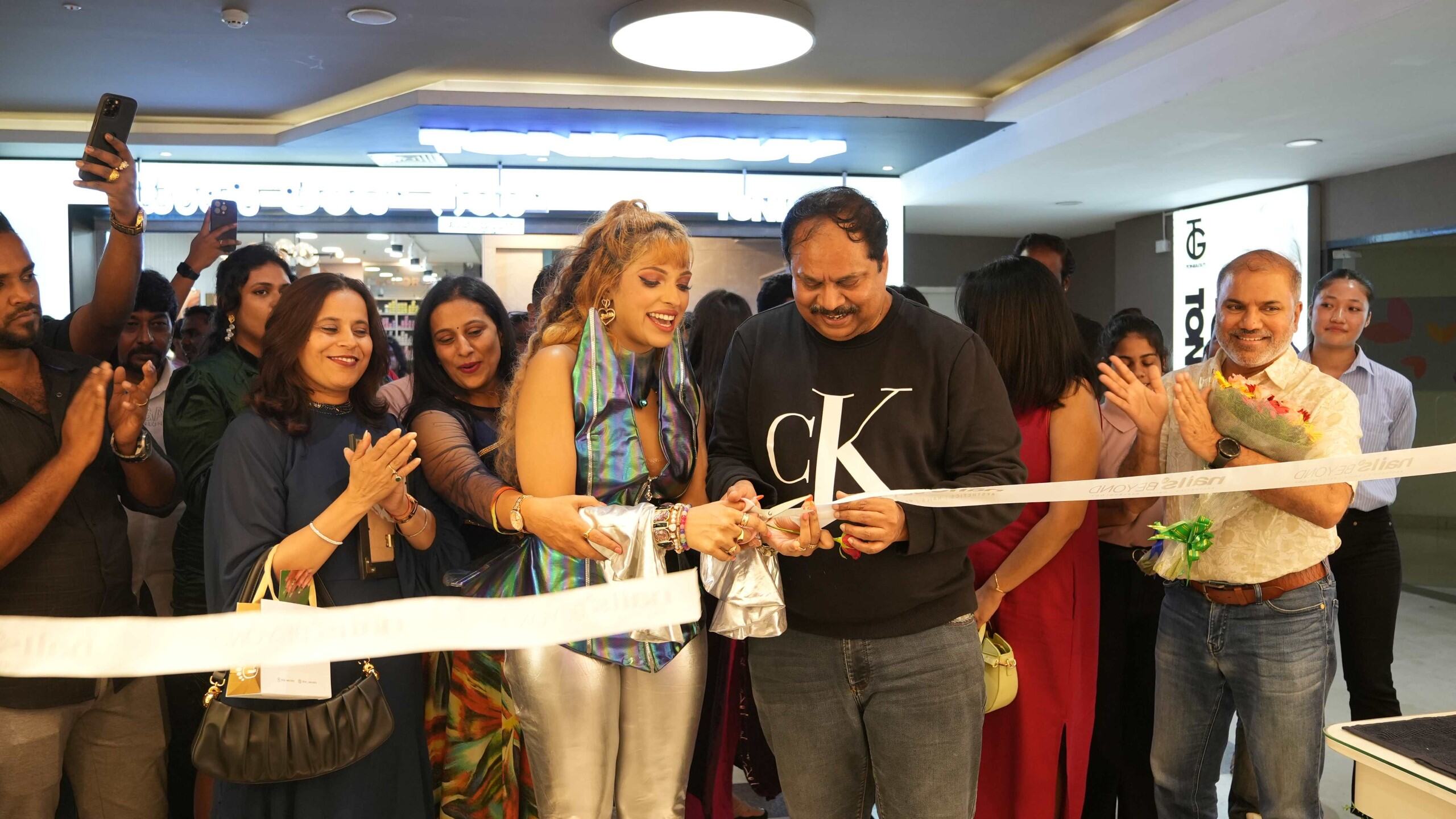 Iykki Berry inaugurates Nails 'N Beyond's fourth studio in Bengaluru's Nexus Koramangala Mall along with C.K. Kumaravel, Co-Founder and CEO of Naturals