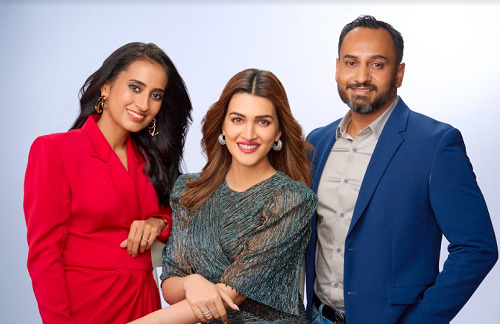 (L-R) Vineeta Singh, Co-founder & CEO, SUGAR Cosmetics; Bollywood actor Kriti Sanon; Kaushik Mukherjee, Co-founder & COO, SUGAR Cosmetics