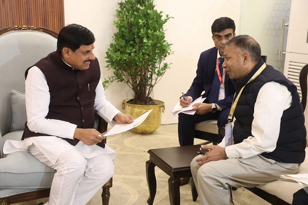 Trident Group Chairman Rajinder Gupta with Madhya Pradesh Chief Minister Dr. Mohan Yadav in a meeting during “Invest Madhya Pradesh”: Regional Industry Conclave, Narmadapuram