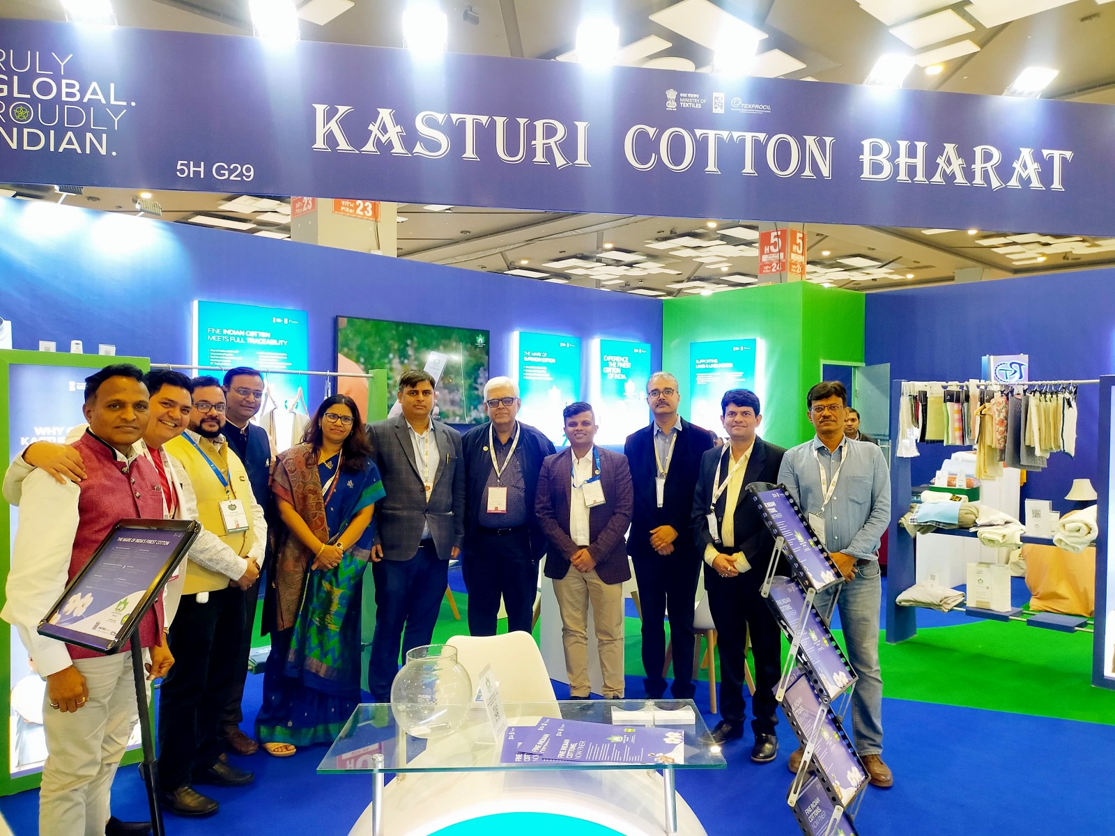 Prajakta L Verma, Joint Secretary, Ministry of Textiles, with the Kasturi Cotton Bharat team at Bharat Tex 2025