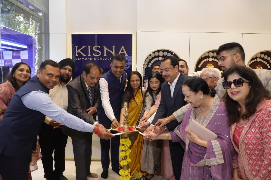 KISNA's 3rd Indore showroom inaugurated with lamp lighting ceremony