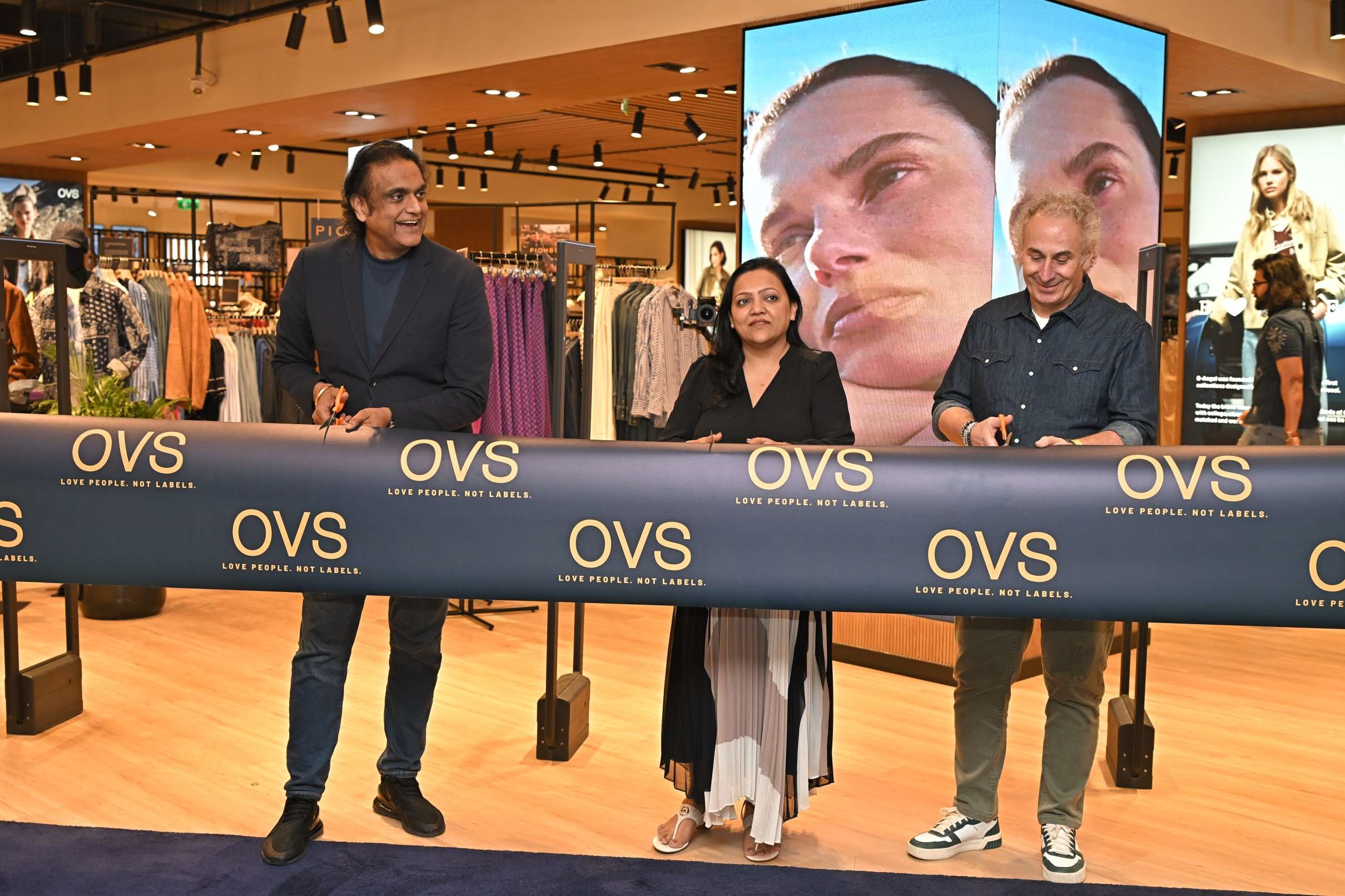 (Left to right: Sundeep Chugh – Managing Director, OVS India; Tanu Prasad – CEO, Oberoi Malls; Fabio Contiero – Representative from OVS Global Team)
