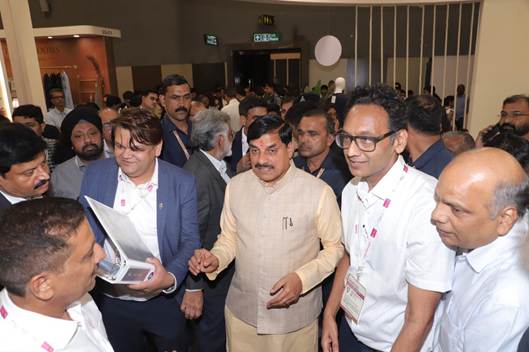 Dr. Mohan Yadav, Chief Minister of Madhya Pradesh, is interacting with exhibitors and exploring innovative textile solutions during a visit to the Madhya Pradesh Pavilion at Bharat Tex 2026.
