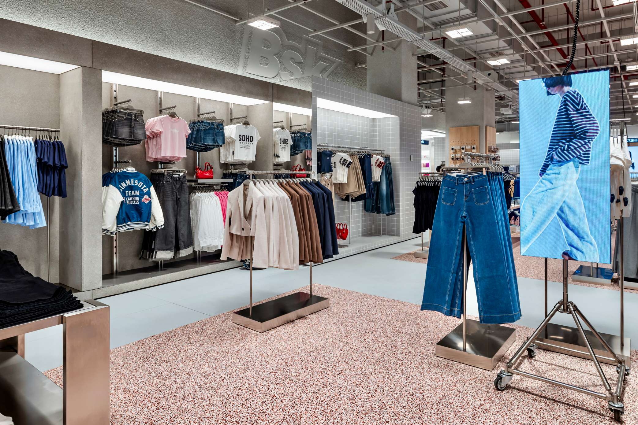 Bershka Arrives In India With The Opening Of Its First Store In Mumbai ...